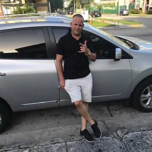 Meet your Posher, Dani daniel